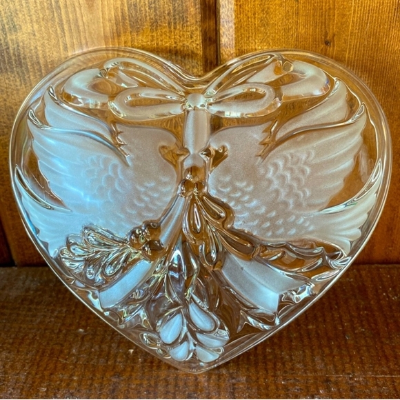 Vintage Heart Shaped Glass Trinket Dish - Picture 5 of 7